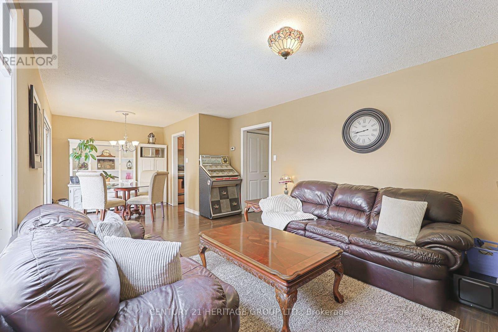 143 THOMS CRESCENT - 9