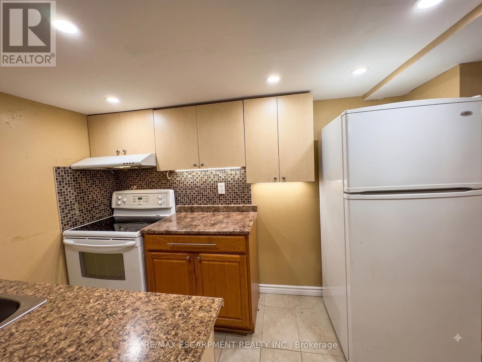 56 PEACHLEAF CRESCENT - 18