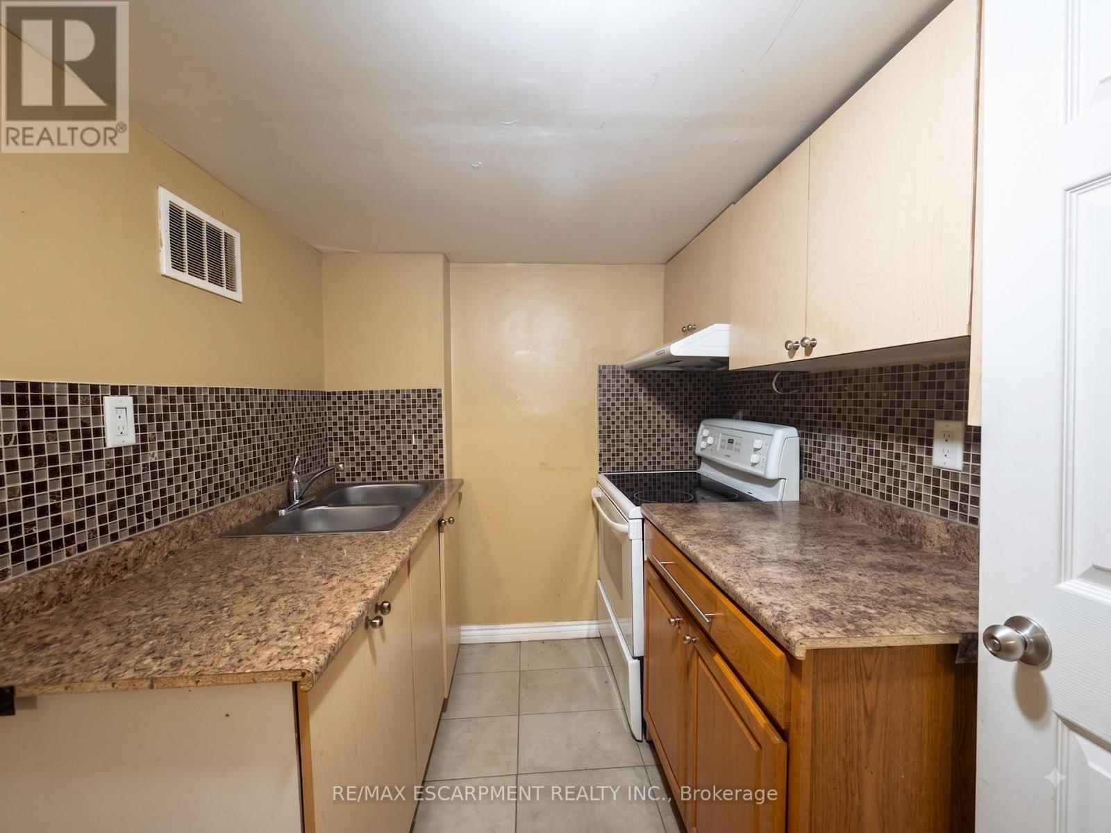 56 PEACHLEAF CRESCENT - 19