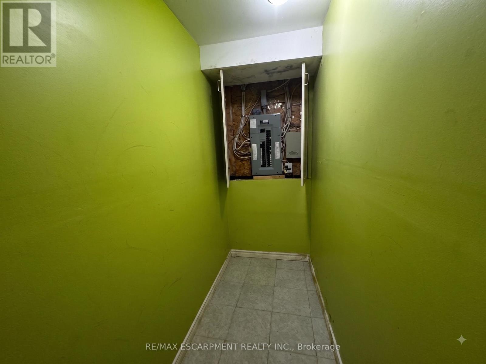 56 PEACHLEAF CRESCENT - 25
