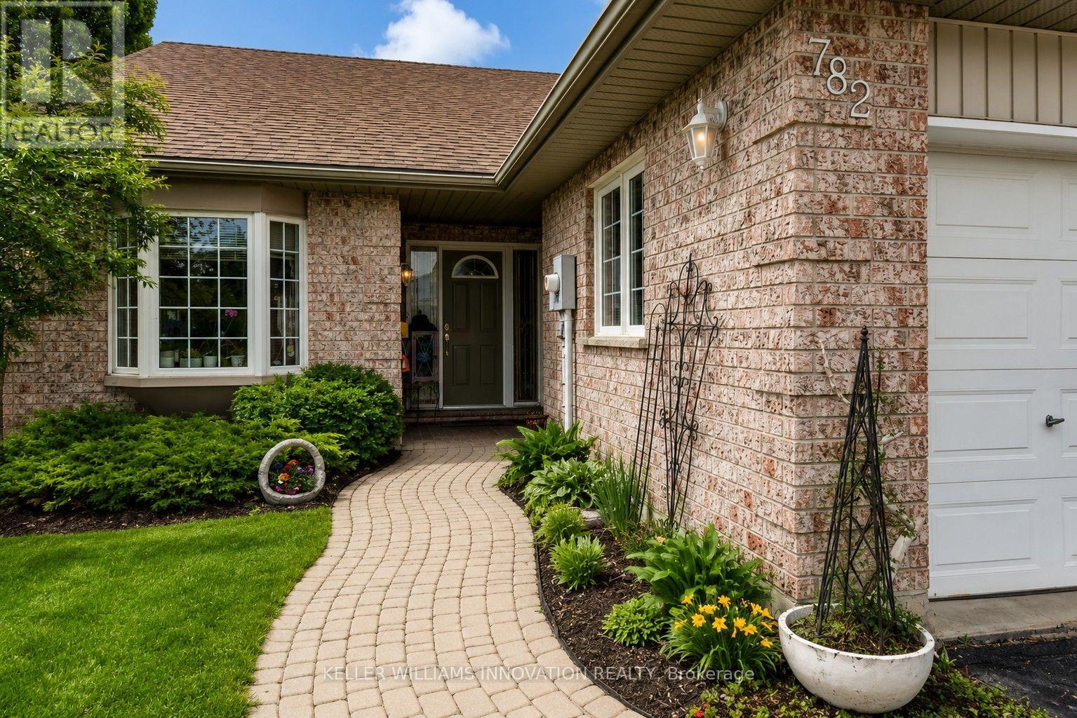 782 LAVERY STREET - 4