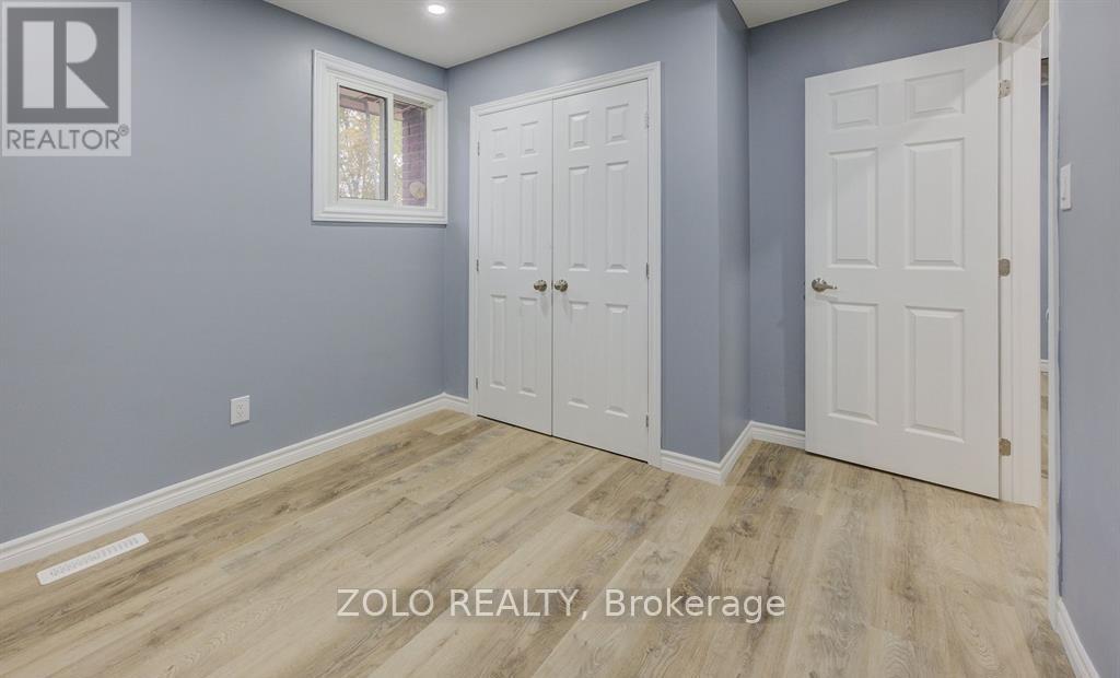 UPPER - 15 NATHANIEL CRESCENT — photo 3