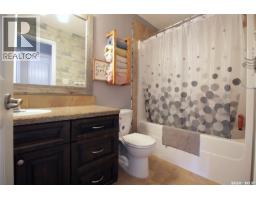 Bedroom - 608 Alberni Street, Moosomin, SK S0G3N0 Photo 8