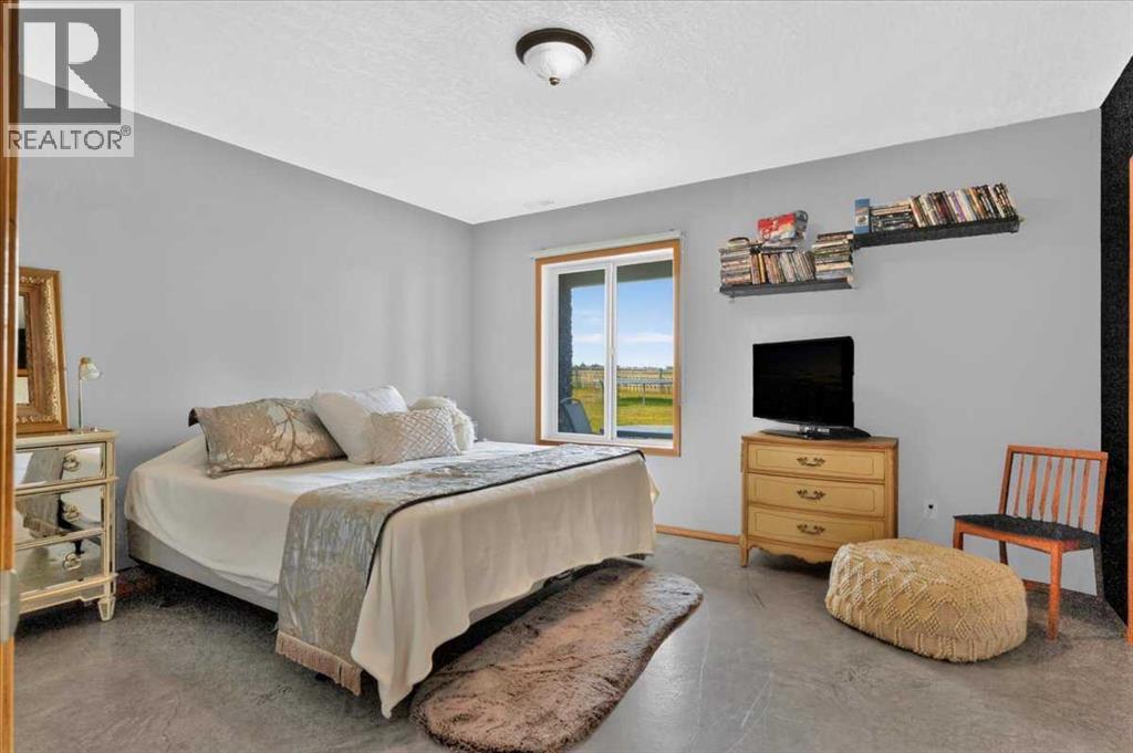 562056 24 Street E - Image 28