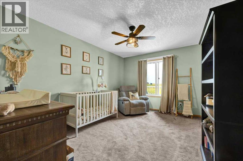 562056 24 Street E - Image 16