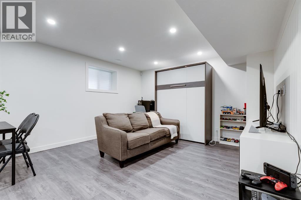 1870 Baywater Street SW - Image 34