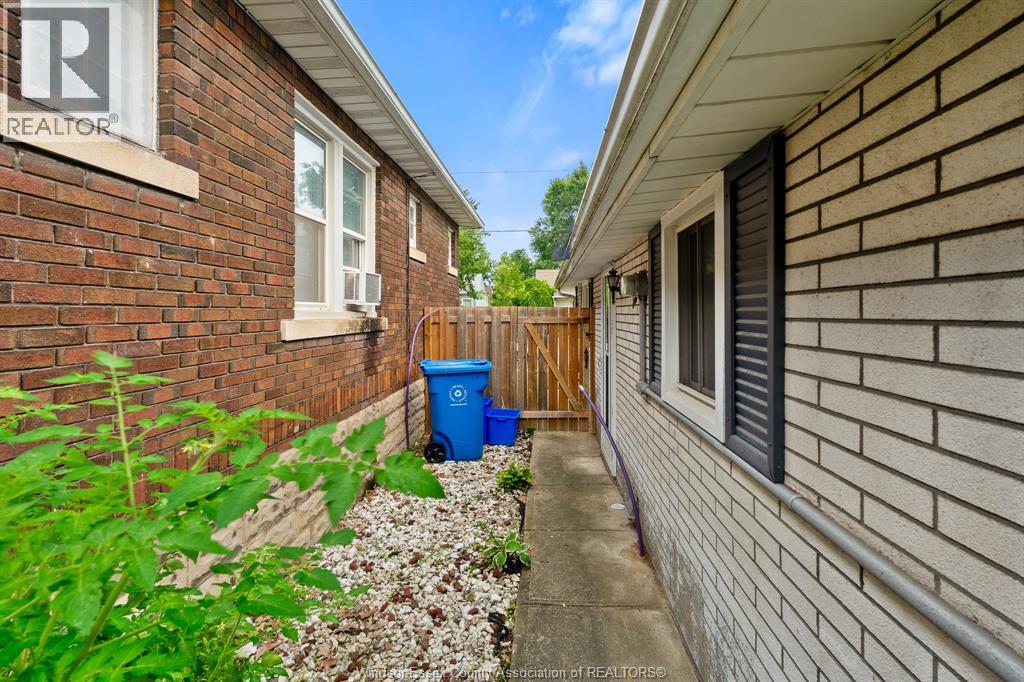 1555 ADANAC AVENUE - 26