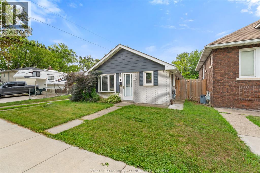1555 ADANAC AVENUE - 3