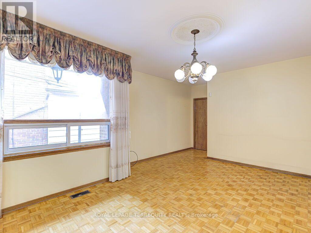 274 HARVIE AVENUE - 26