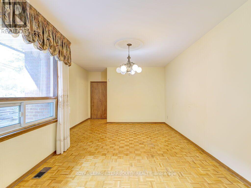 274 HARVIE AVENUE - 23