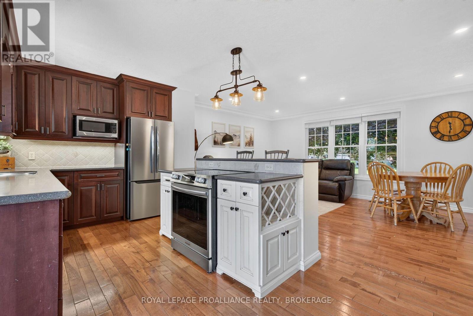 691 AYLMER CRESCENT - 12