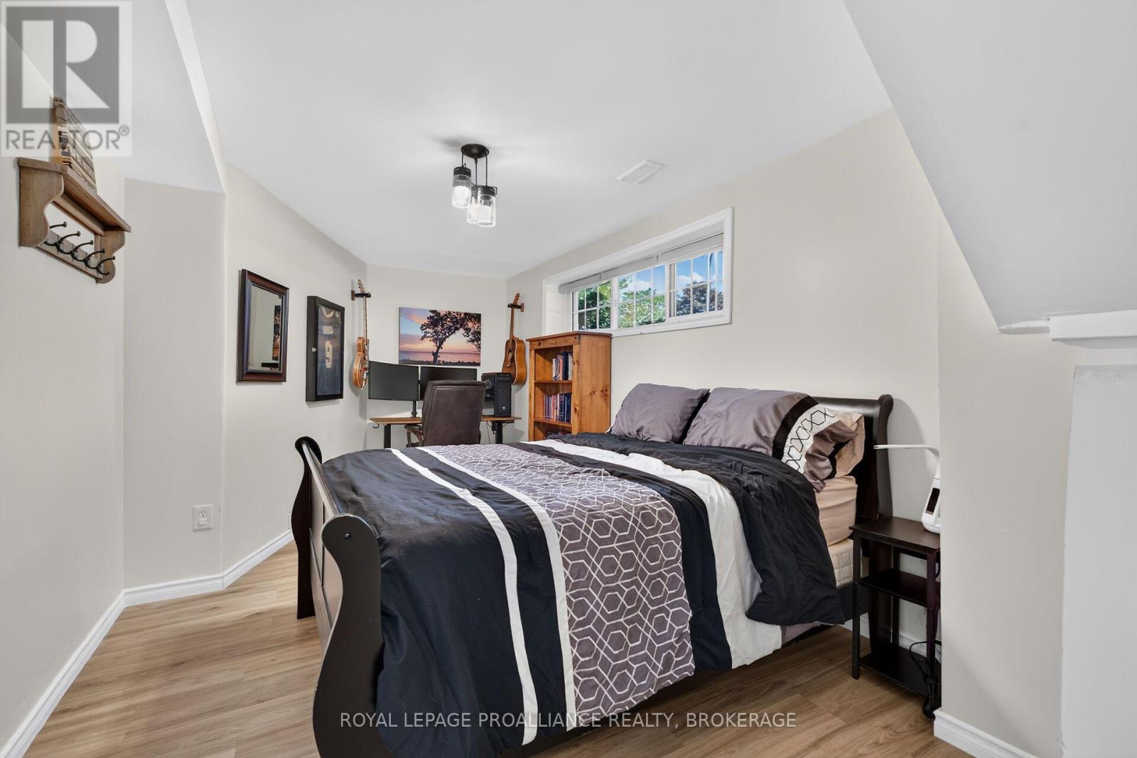 691 AYLMER CRESCENT - 27