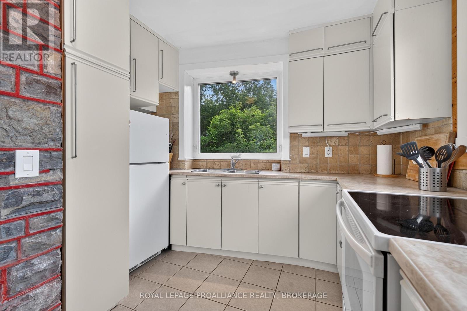 790 HOWE ISLAND DRIVE - Image 14