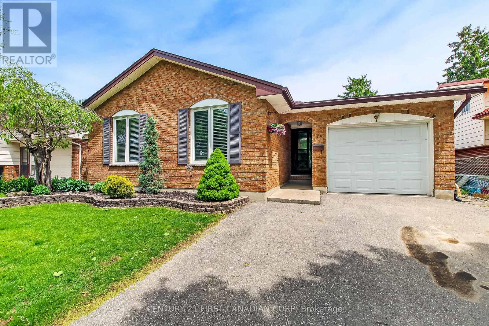 74 WINDING WAY CRESCENT - 1