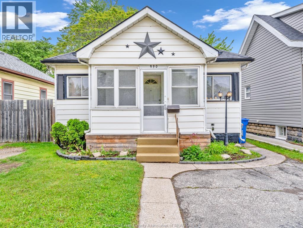 990 Campbell AVENUE - 1
