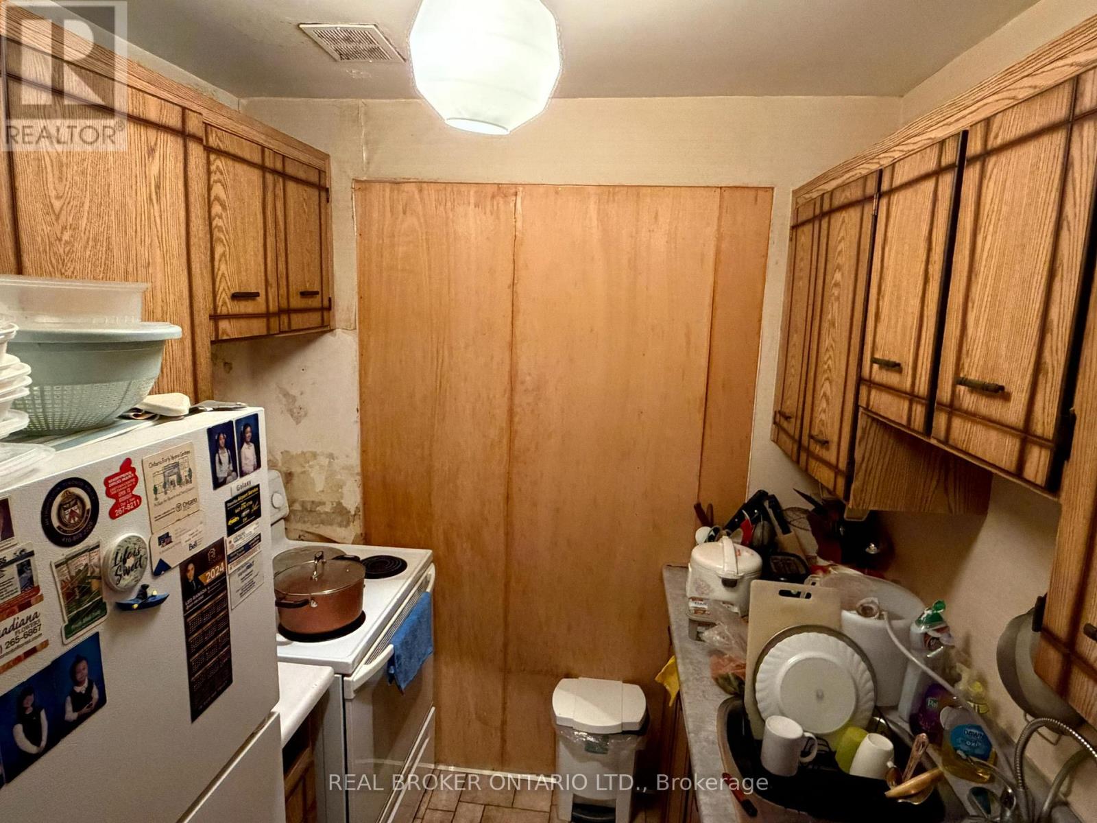 #306 921 MIDLAND AVENUE - 8