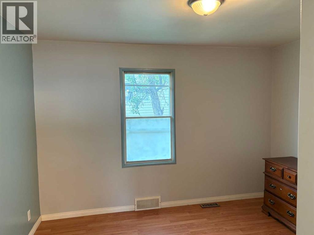 5110 60 Avenue - Photo 7