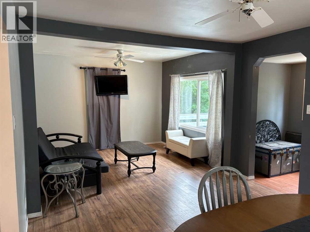 5110 60 Avenue - Photo 5