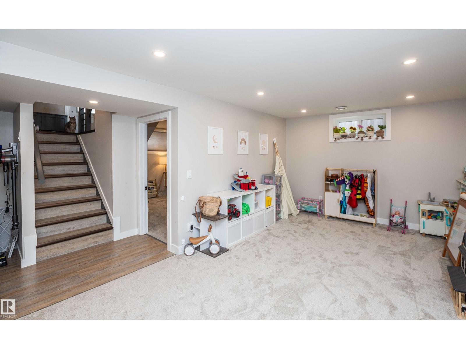 10339 108 AV - Image 54