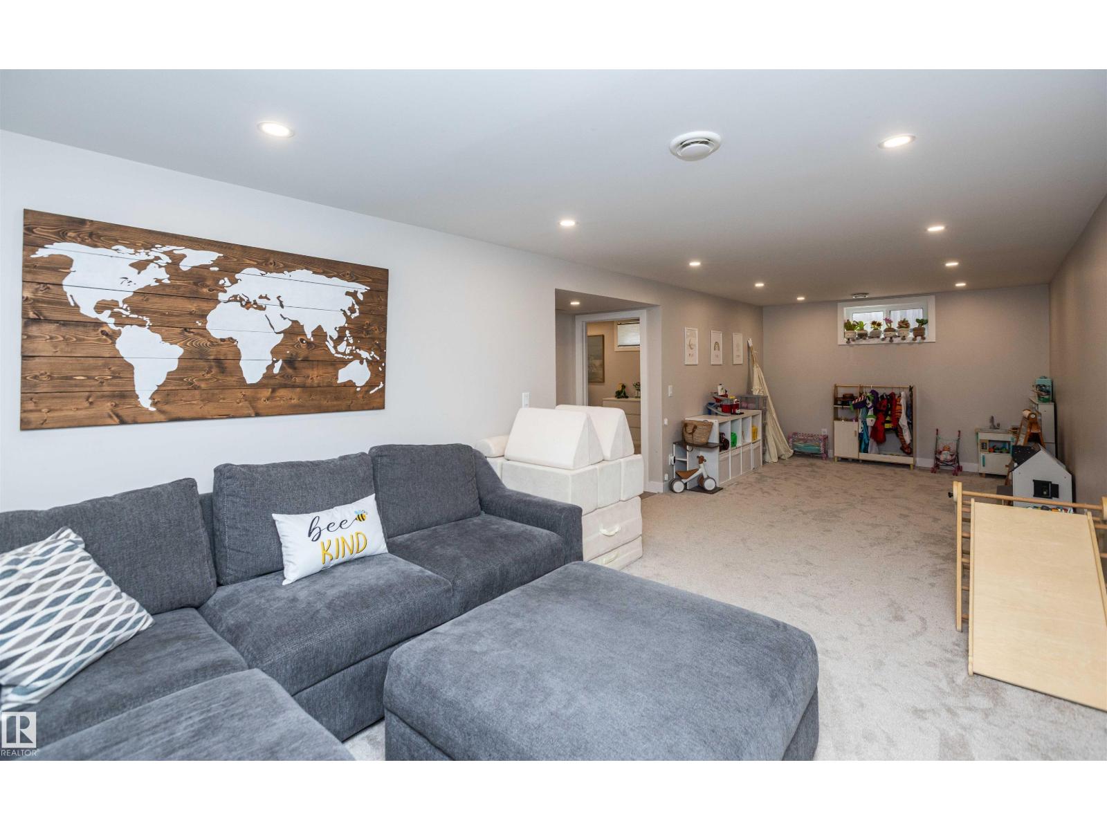 10339 108 AV - Image 62