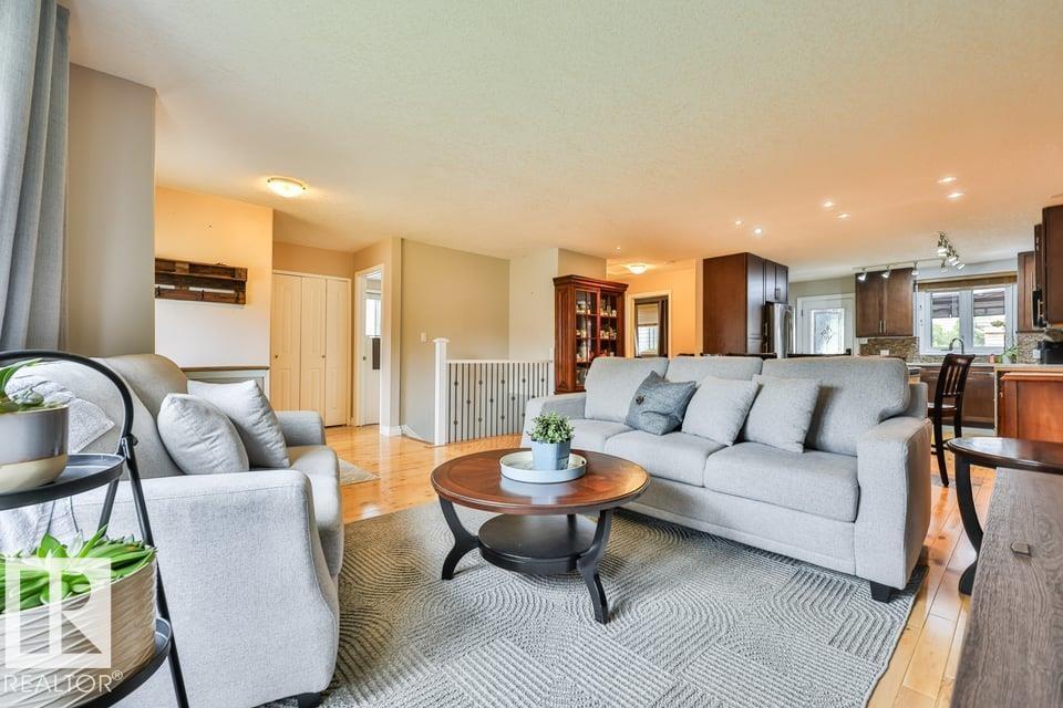 3727 45 ST NW - 8