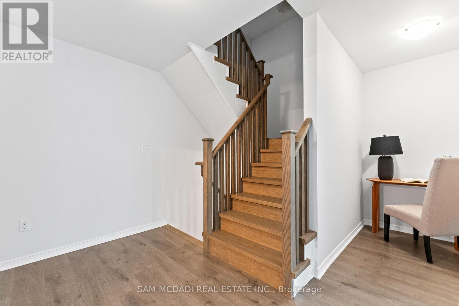 #46 26 APPLEWOOD LANE - 16