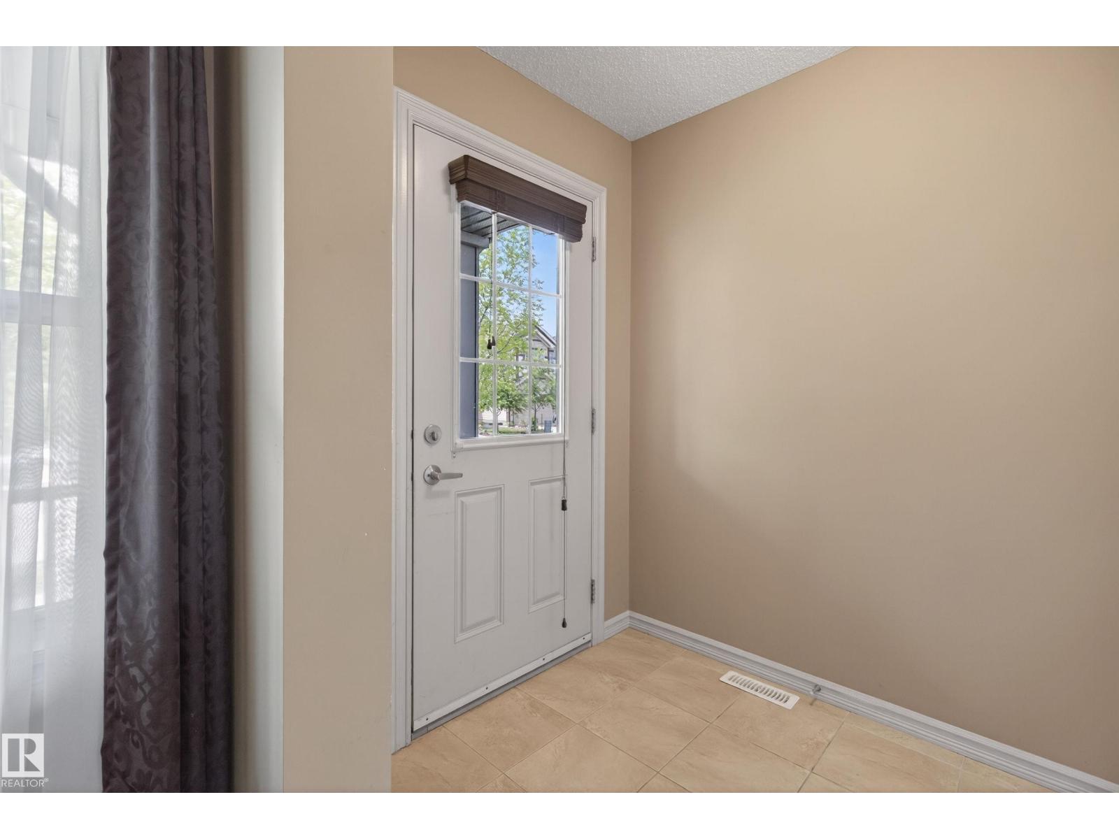 5636 18 AV SW, Walker, Edmonton photo 2