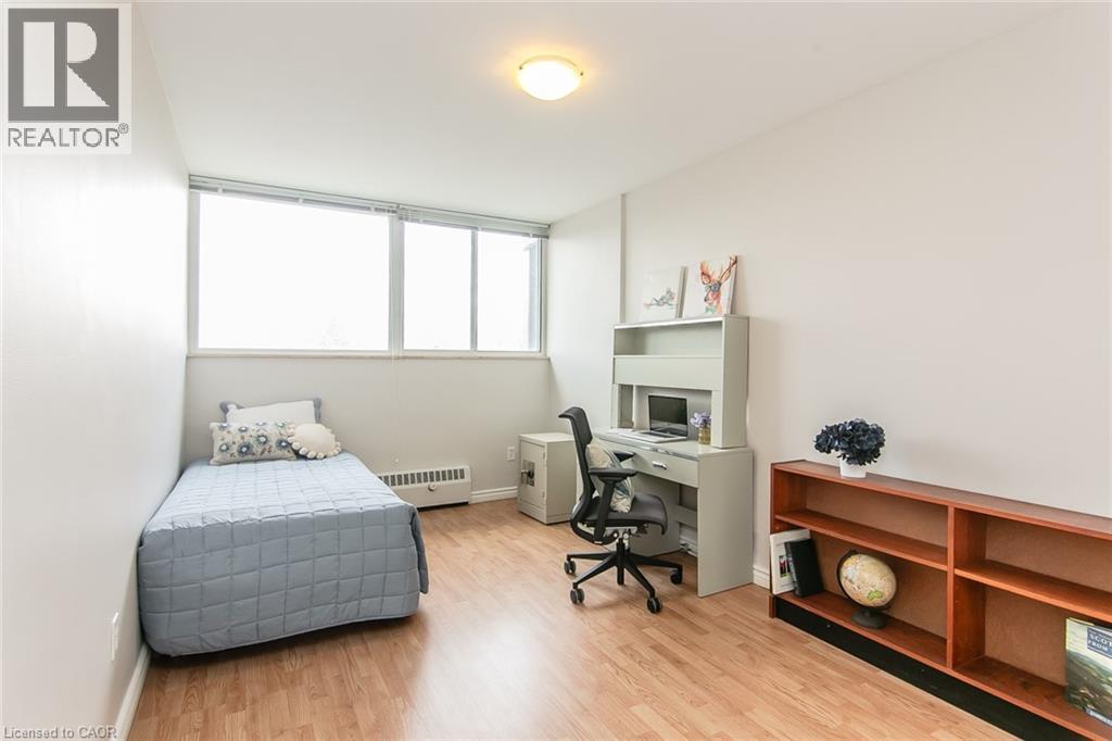 #402 24 MIDLAND Drive - Image 32