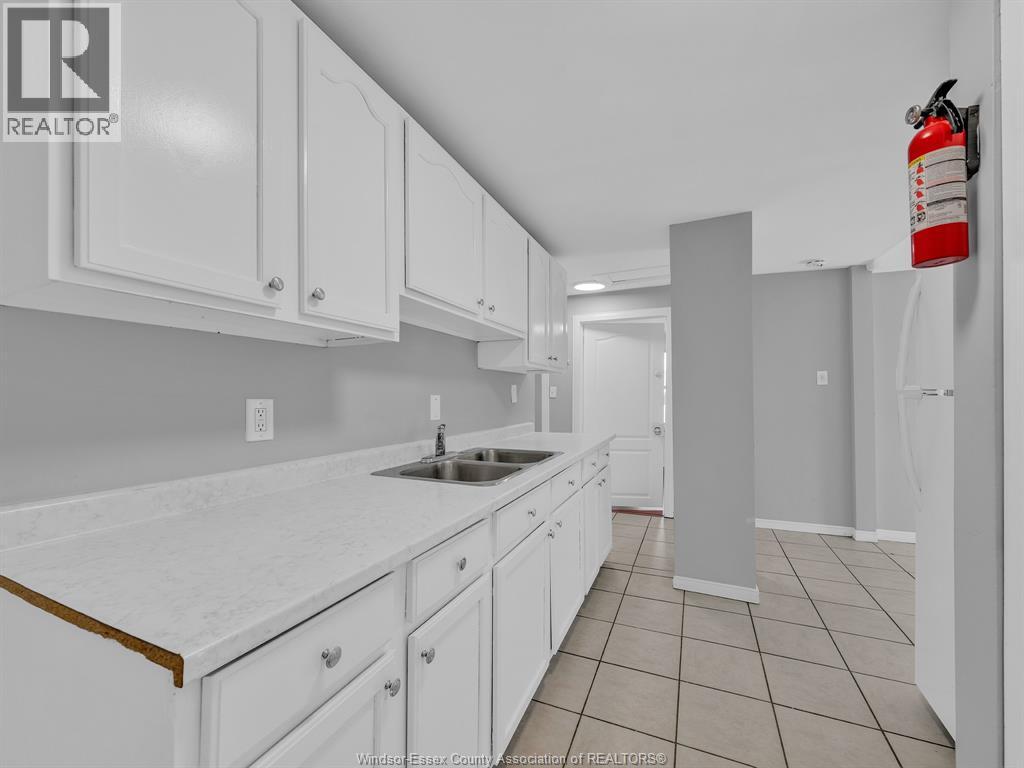 1153 UNIVERSITY - 15