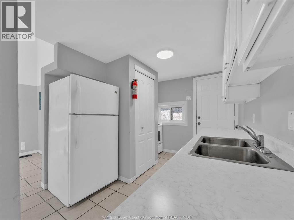 1153 UNIVERSITY - 16