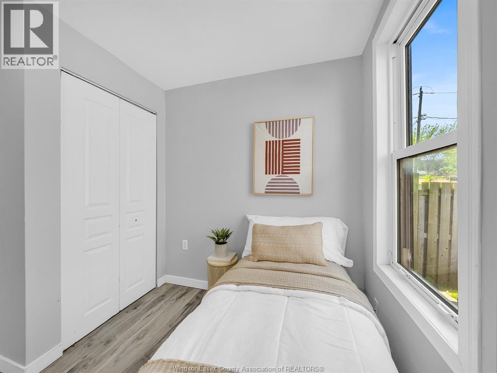 1153 UNIVERSITY - 3