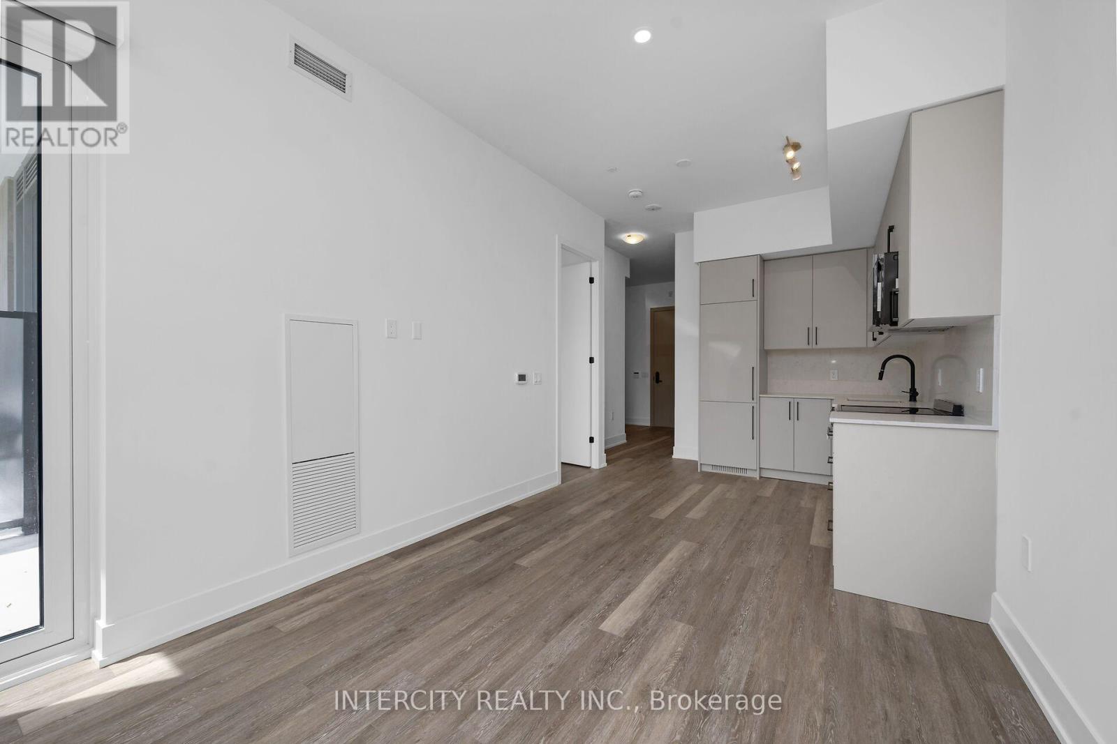 #105 2075 KING ROAD - 15