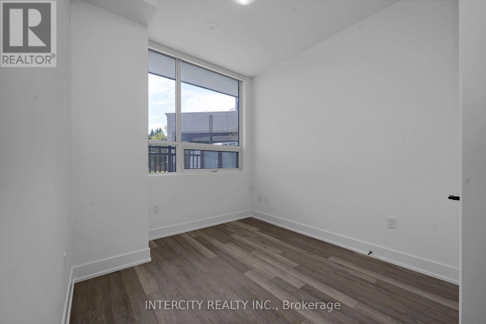 #105 2075 KING ROAD - 21