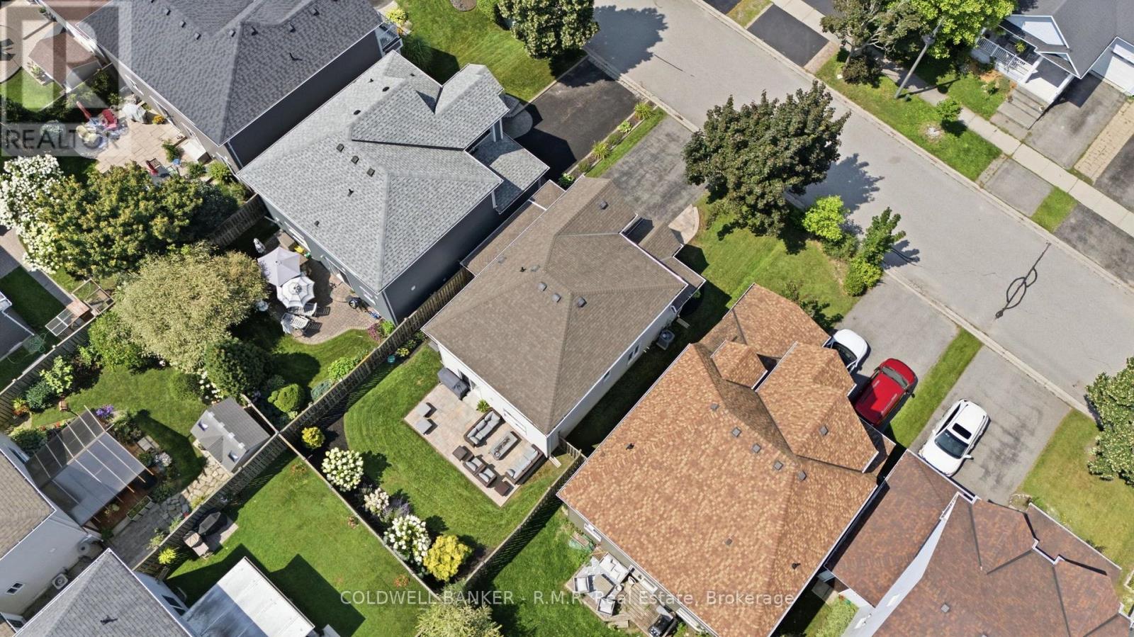 15 SCHOONER LANE - 32