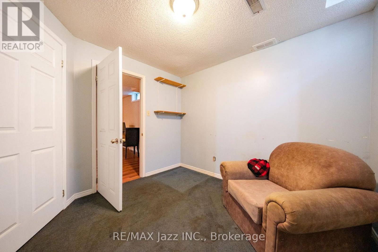 110 FREELAND AVENUE E - Image 39