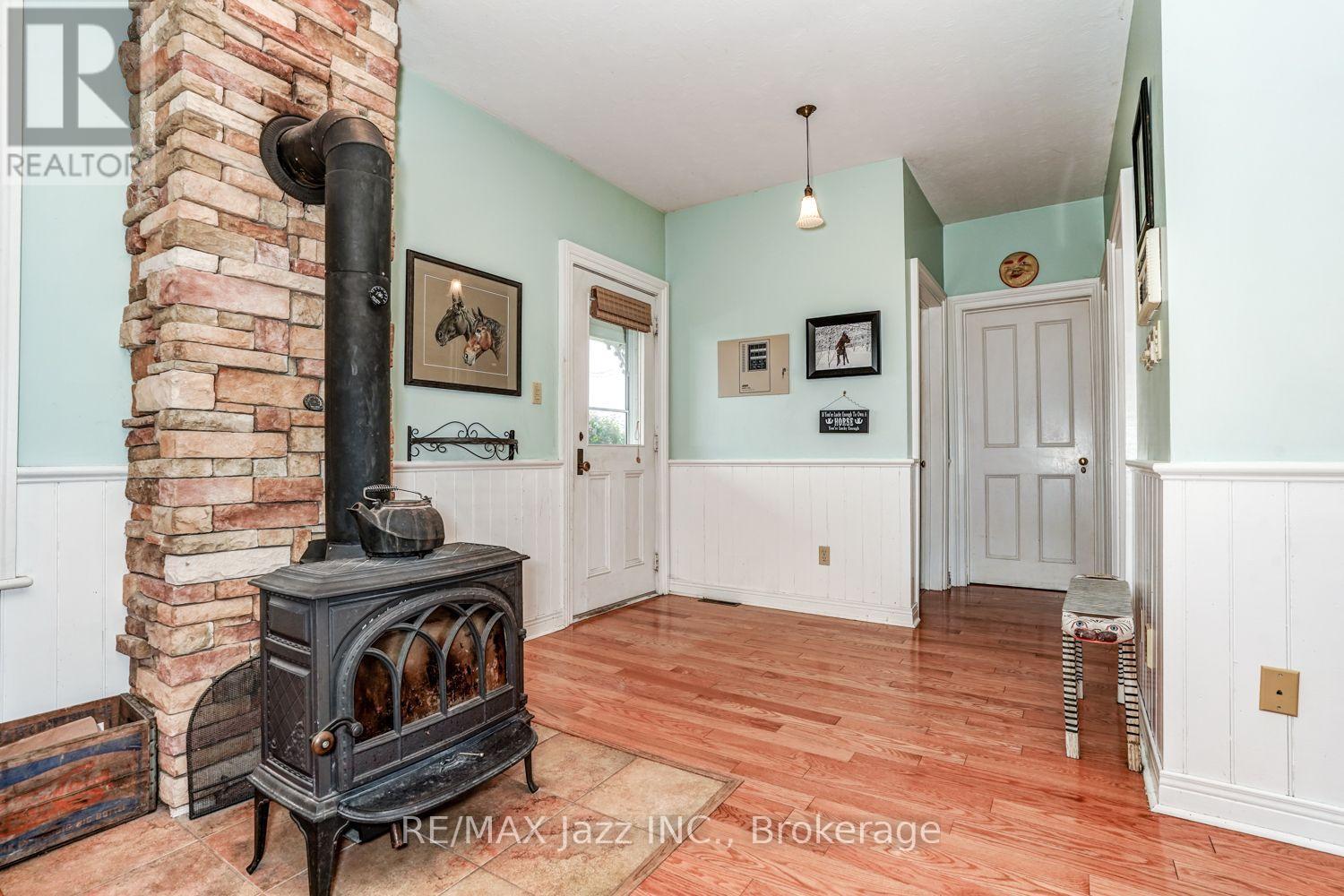 6300 6TH LINE - Image 10