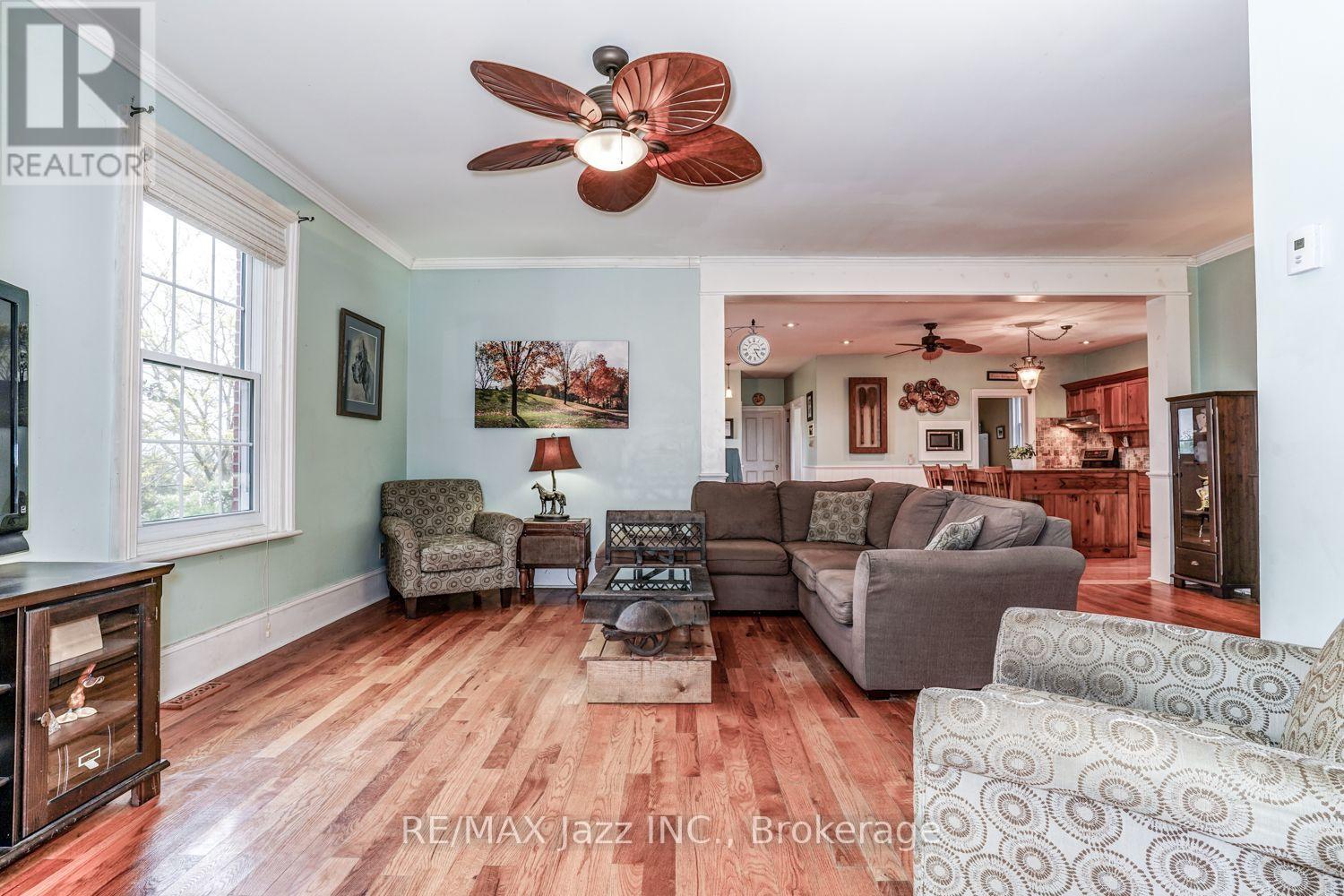 6300 6TH LINE - Image 11