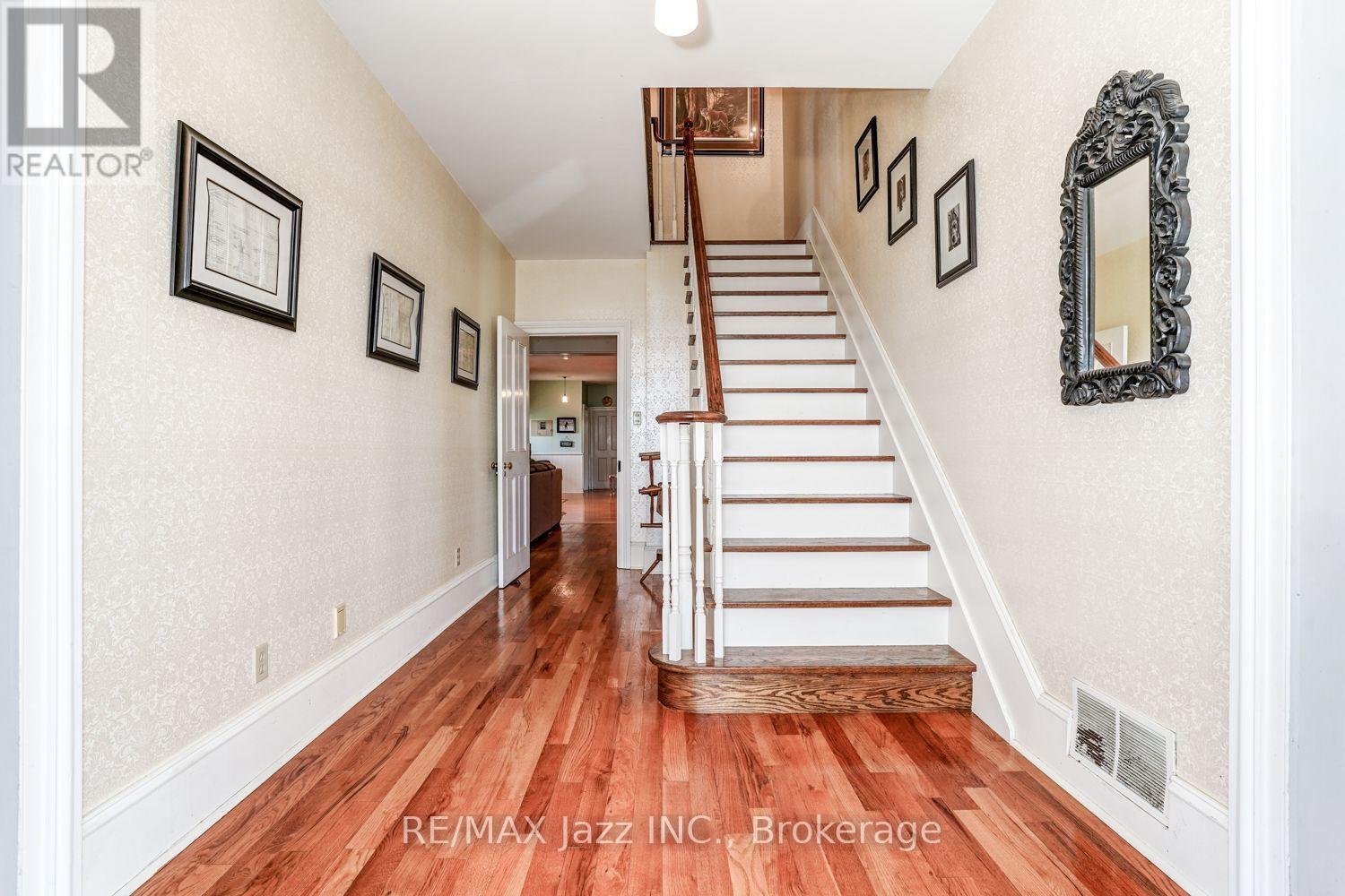 6300 6TH LINE - Image 14