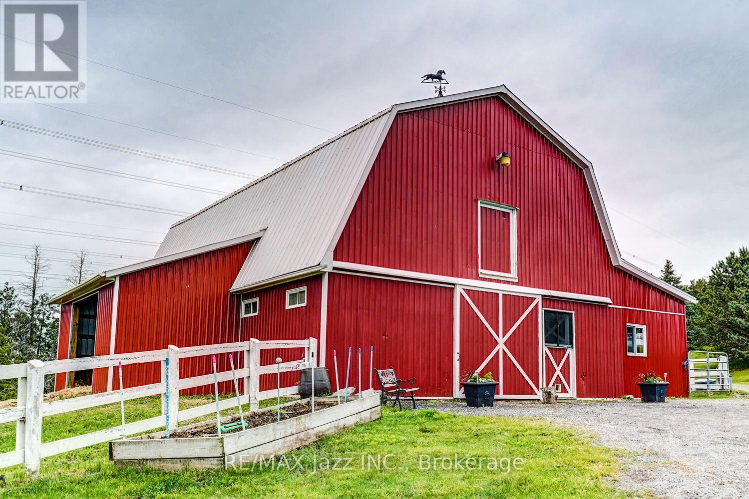 6300 6TH LINE - Image 29