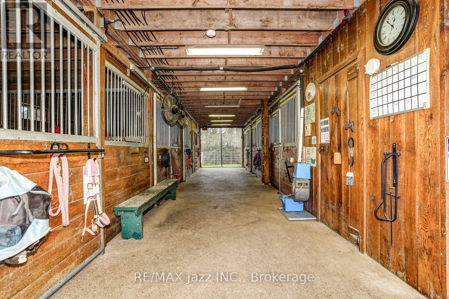 6300 6TH LINE - Image 31