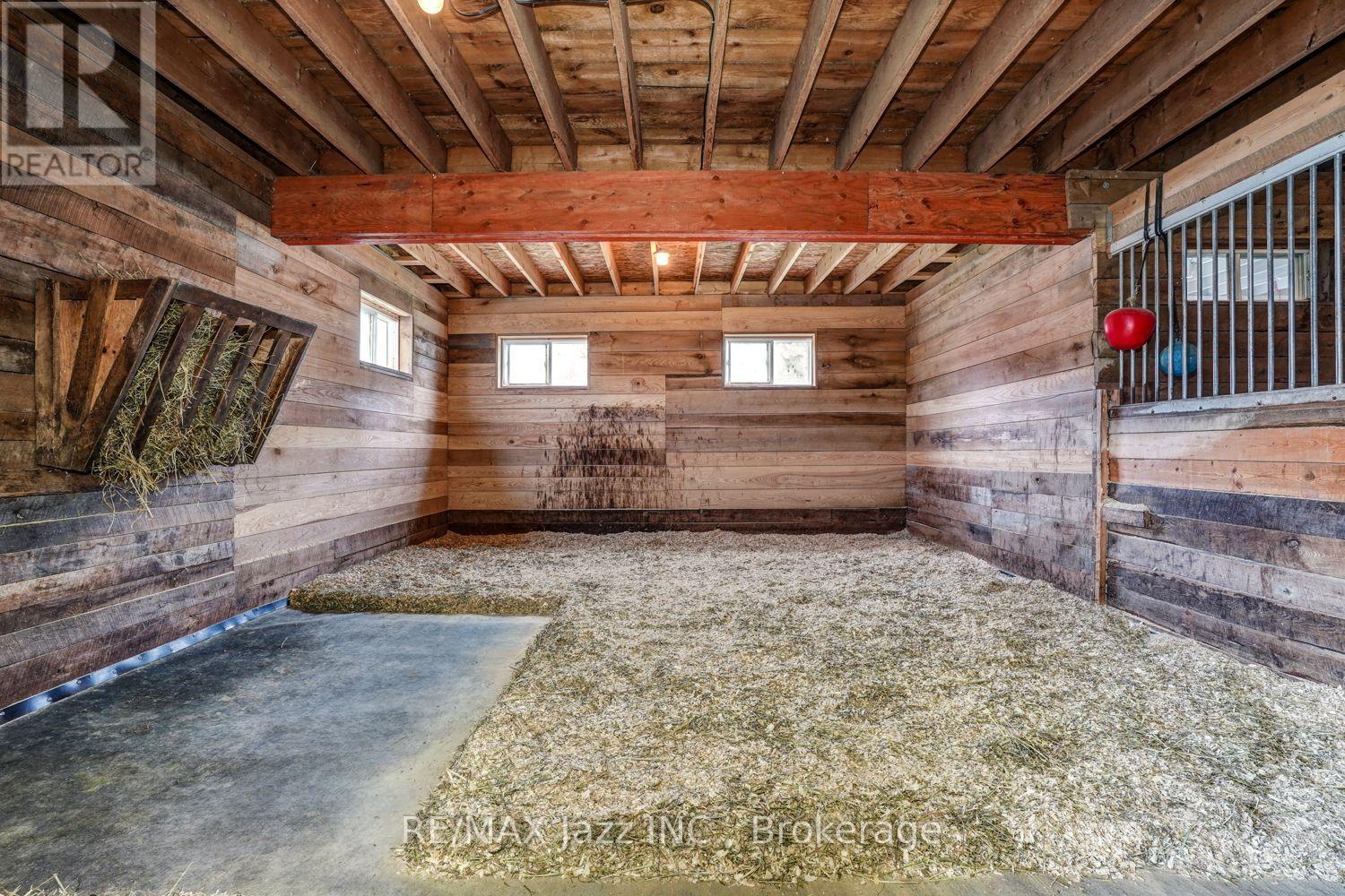 6300 6TH LINE - Image 32