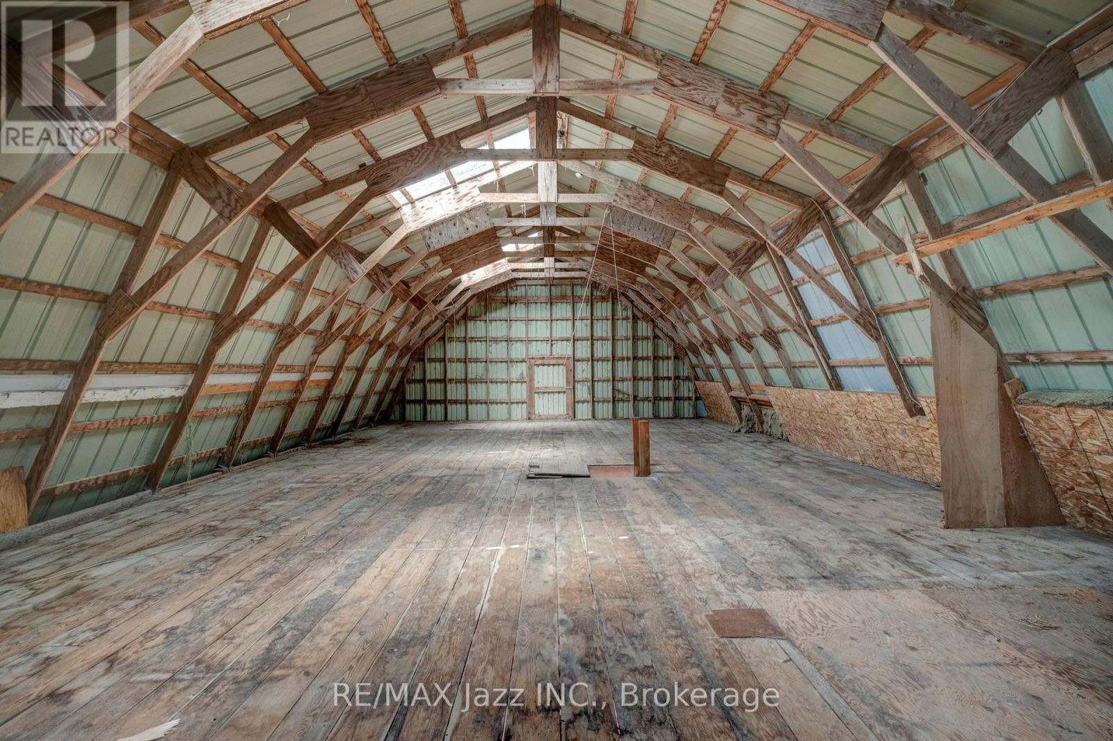 6300 6TH LINE - Image 35