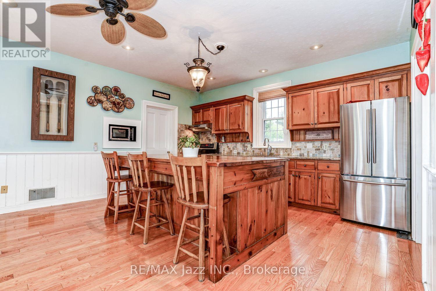 6300 6TH LINE - Image 9