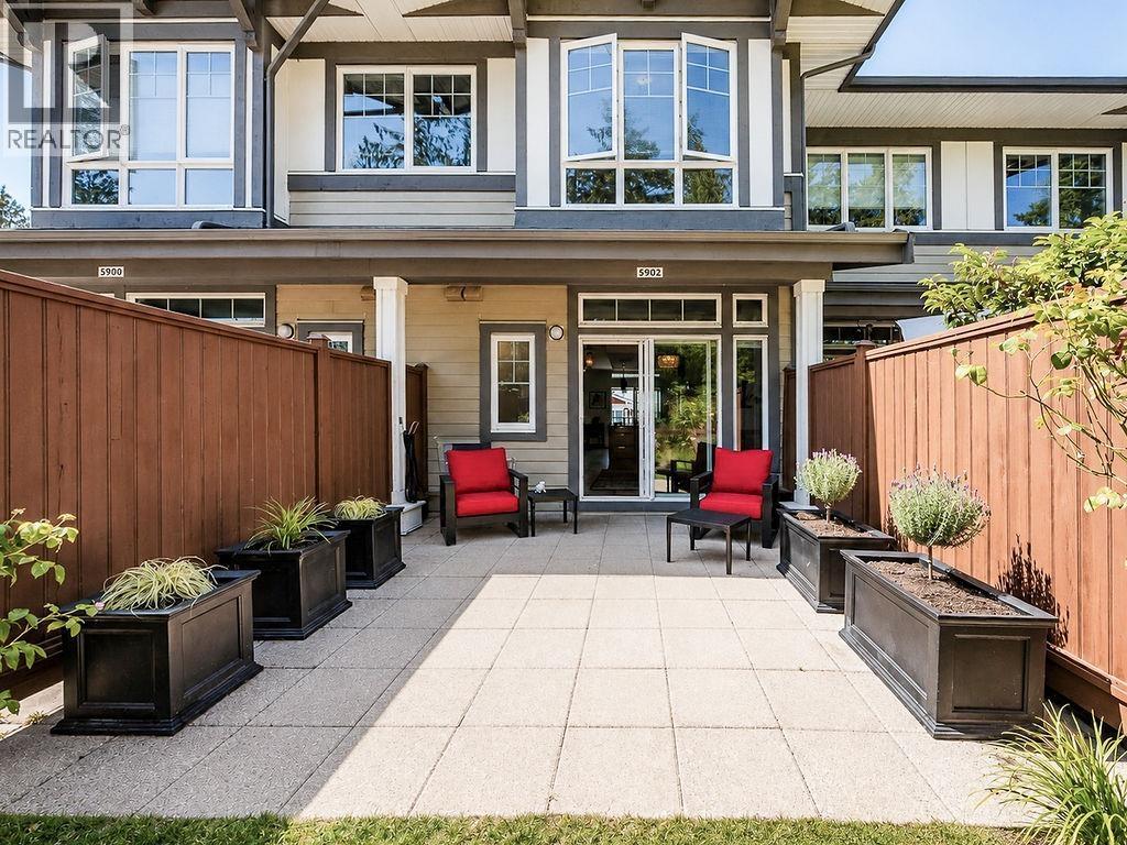 5902 BEACHGATE LANE, Sechelt