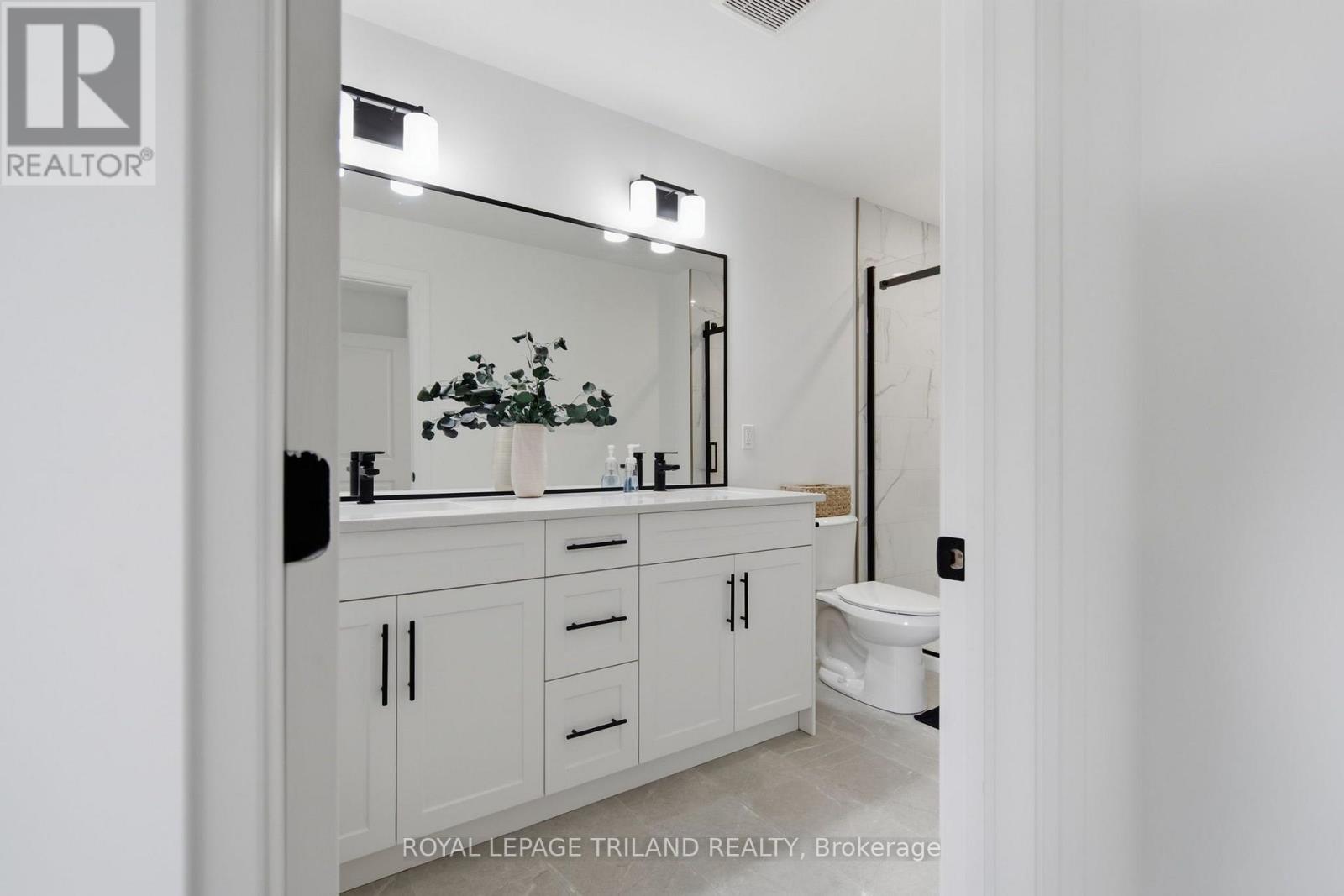#11 101 SWALES AVENUE - Image 24