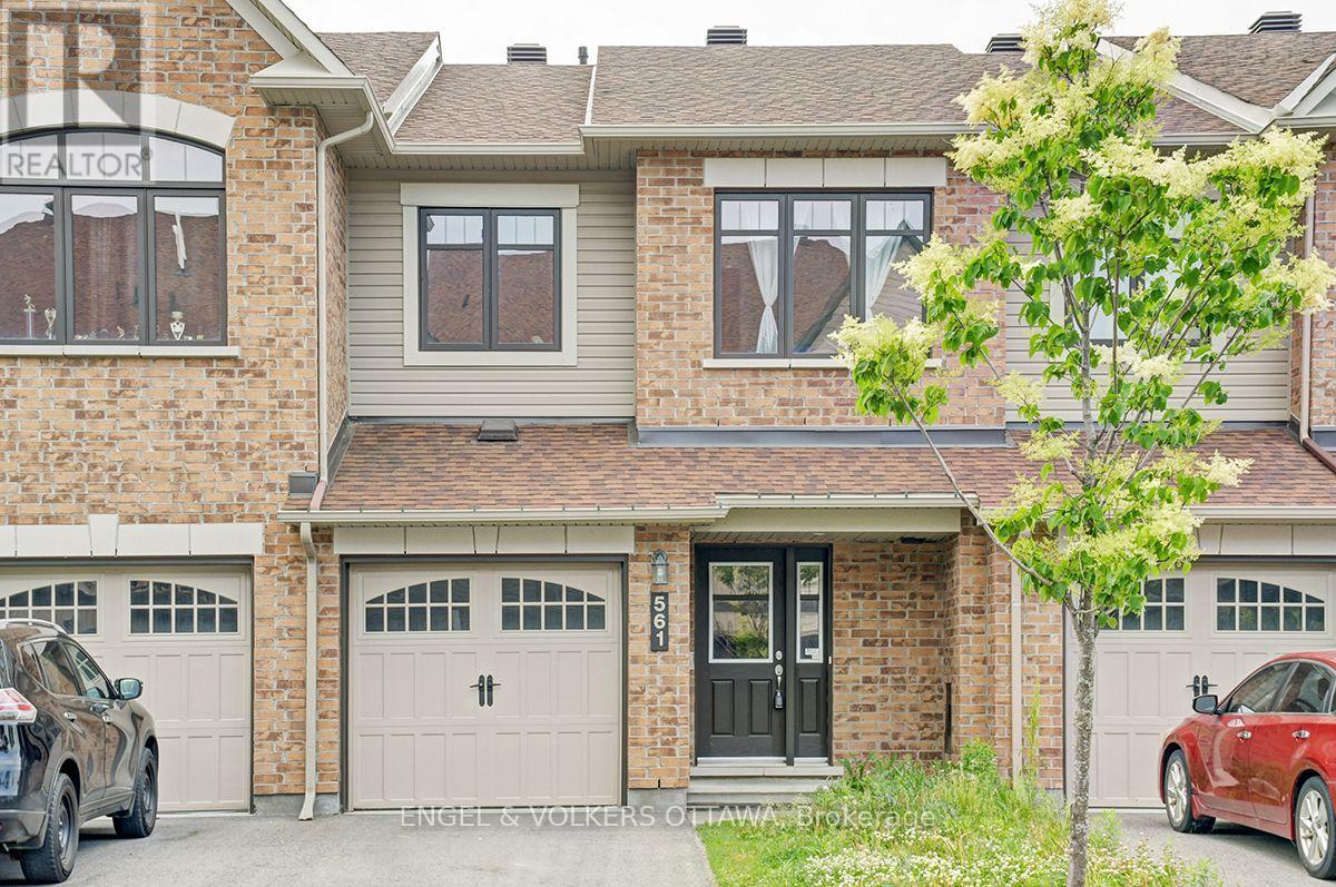 561 PETRICHOR CRESCENT - 1