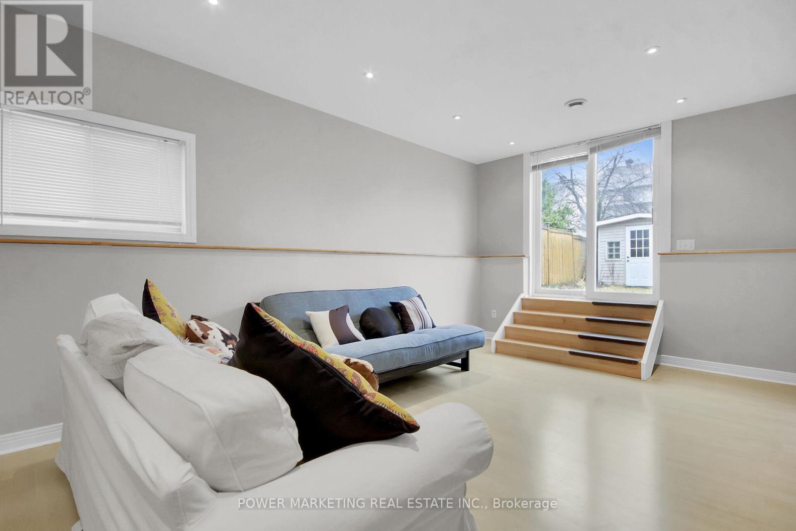 181 MOUNTSHANNON DRIVE - 36