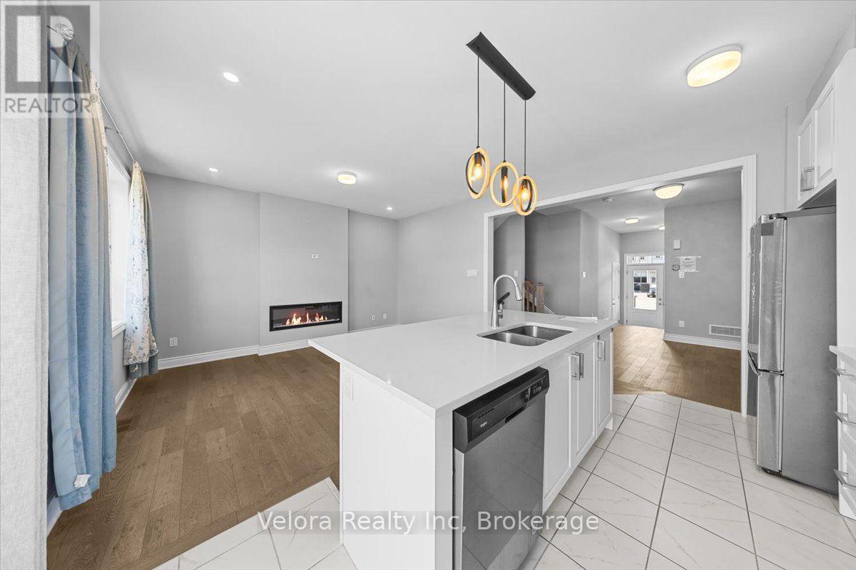 3 Bed, 3 Bath House for Sale in Ottawa – 557 FLAGSTAFF DRIVE, Ottawa – MLS# X13666522 - Image 15