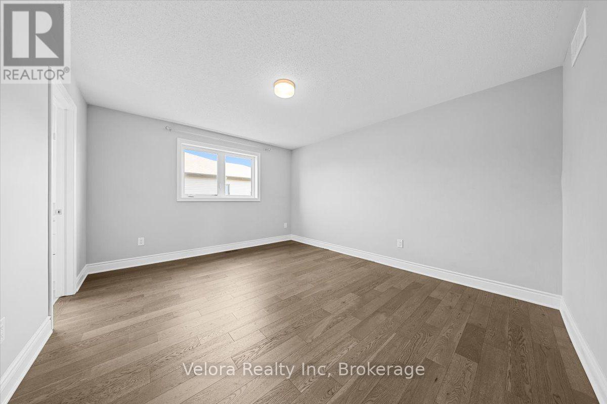 3 Bed, 3 Bath House for Sale in Ottawa – 557 FLAGSTAFF DRIVE, Ottawa – MLS# X13666522 - Image 23