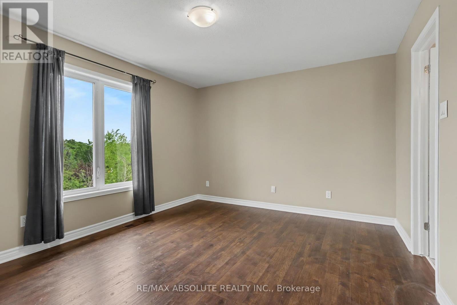 2 Bed, 3 Bath House for Sale in Ottawa – 294 CRESTHAVEN DRIVE, Ottawa – MLS# X13666574 - Image 11